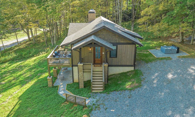 Newland Cabin | Mountain Cabin Oasis: hot tub&fire pit