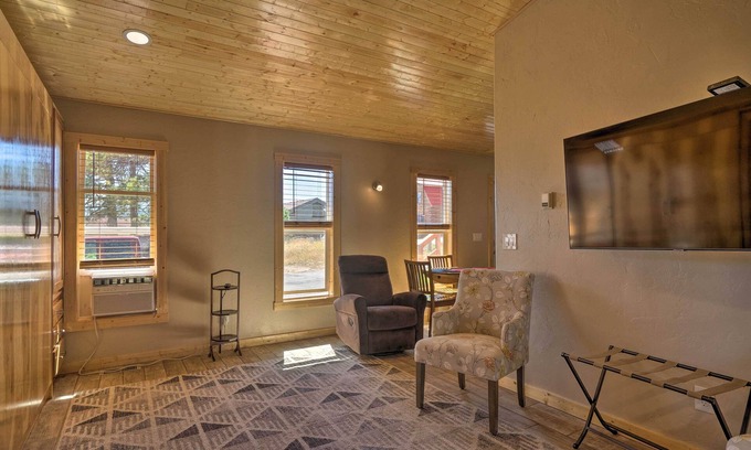 Woodland Park Apartment | Mountain Cabin, Walk to Dining/Memorial Park!