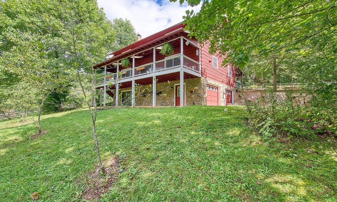 Leicester Cabin | Mountain Cabin with Hot Tub, Fire Pit, & Views ~ Sleeps 14!