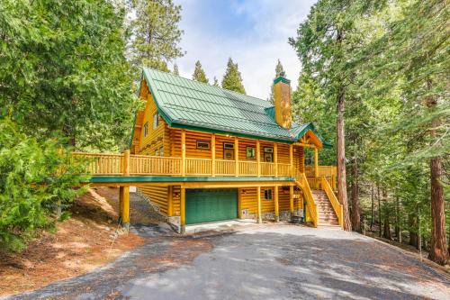 Shaver Lake House | Mountain Cabin with Hot Tub 4 Mi to Shaver Lake!