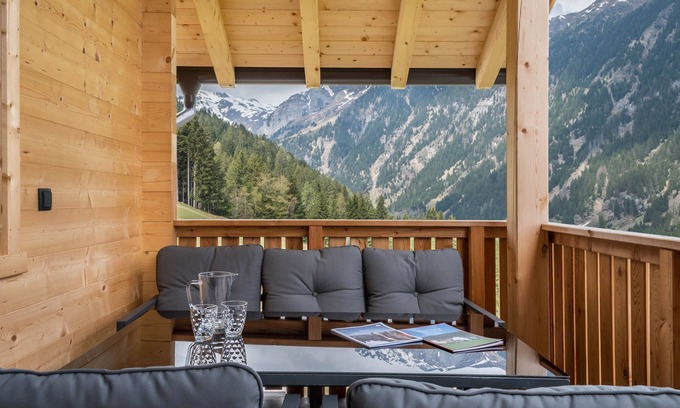 Racines Apartment | Mountain Chalet "Blosegghof Himmelblick" with Mountain View & New Whirlpool