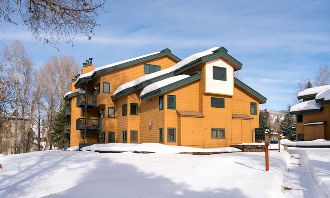 Steamboat Springs Condo | Mountain Comfort at The Pines – Walkable, Central and Scenic!