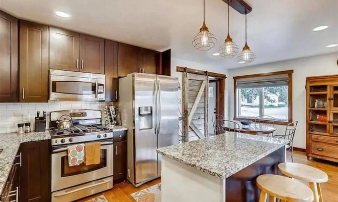 Frisco Condo | Mountain Comfortable Colorado Lodging in Frisco CO - Sleeps 8 - 1 block off Main