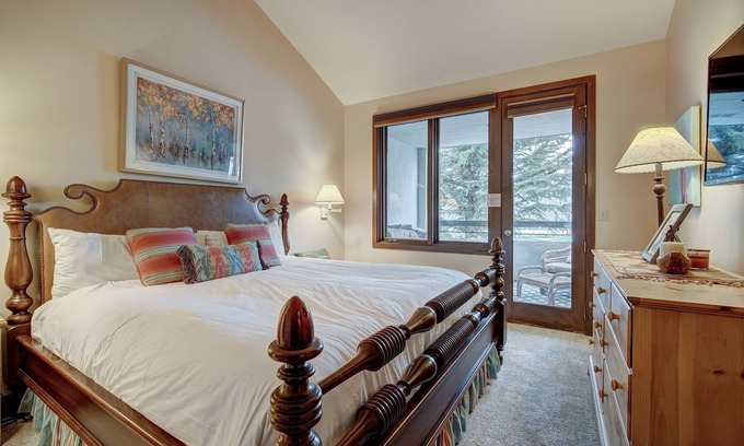 Edwards Condo | Mountain Condo + Fireplace & Private Balcony