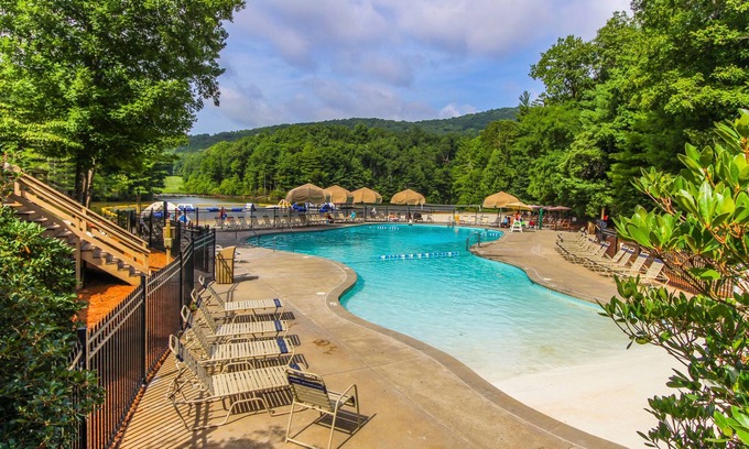 Marble Hill Condo | Mountain Condo w/Deck & Fireplace