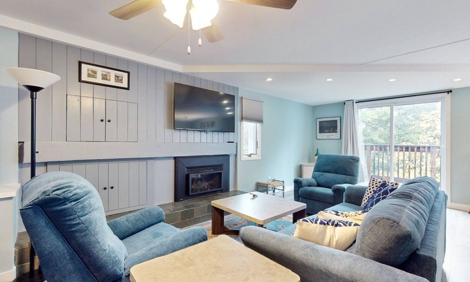 Warren Condo | Mountain Condo with Three Pools, Hot Tub, Tennis, Game Room & Gym