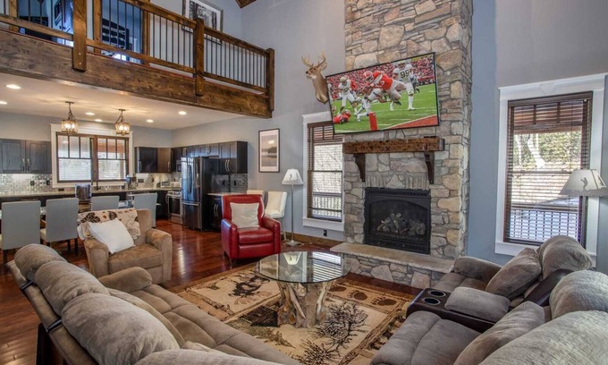 Blowing Rock Cottage | Mountain Cottage with Scenic Views and Four Sleeping Areas