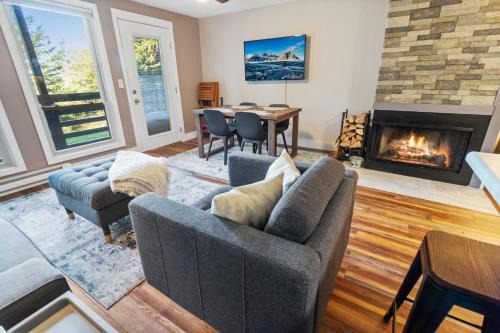 Snowshoe Apartment | Mountain Crest 3 Studio Near Slopes And Shuttle Bus WiFi Gated Parking