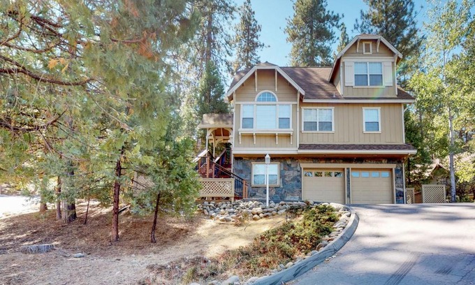 Groveland House | Mountain Crest