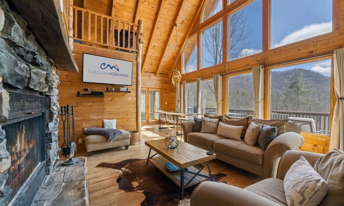 Leicester Cabin | Mountain Escape by Carolina Mornings | Grill, Fire Pit, Hot Tub🔥+Biltmore Pass
