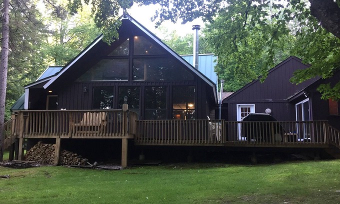 East Dover House | Mountain Getaway, 10 Minutes To Mount Snow And Into Town!