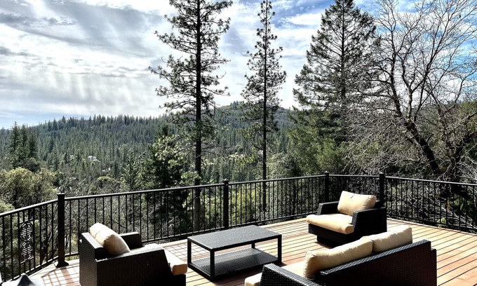 Cedar Ridge House | Mountain Getaway, just 6 miles away from town!