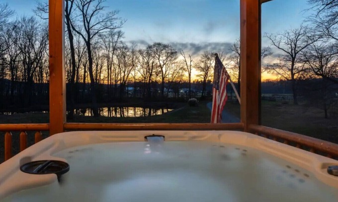 Cross Keys House | Mountain Getaway - Pondside Pet-Friendly Lodge