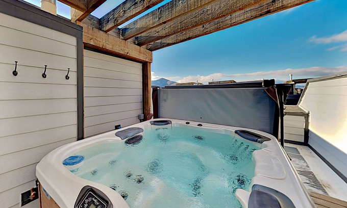 Kimball Junction House | Mountain Getaway | Private Rooftop Spa | Walk to Dining, Shops & Rec Center