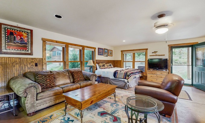 Estes Park Cabin | Mountain getaway with separate bunkhouse, deck, & trail access