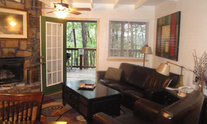 Mount Ida House | Mountain Harbor Forest View Lodge cottage