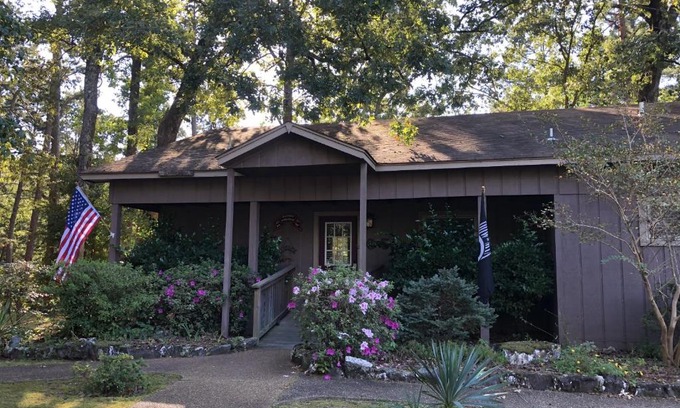 Mount Ida House | Mountain Harbor Forest View Lodge cottage