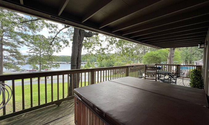 Mount Ida Cottage | Mountain Harbor Lodge cottage on Lake Ouachita by RedAwning