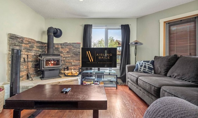 East Kootenay Apartment | Mountain Hearth | Pool | Hot Tub | Gym | Fireplace