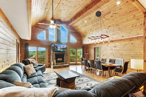 Fleetwood House | Mountain Heir