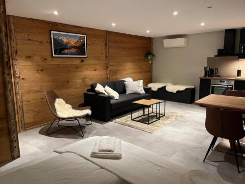 Boenigen Apartment | Mountain Homes -Base Camp Studio