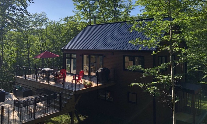 Eastman House | Mountain house with spa in Vertendre
