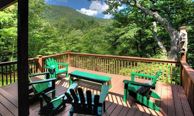 Helen Cabin | Mountain Hydeaway | Mtn Retreat w/Stunning Views, Fireplace and Covered Hot Tub