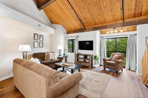Wintergreen House | Mountain Inn Lodge 76 with Wintergreen Advantage