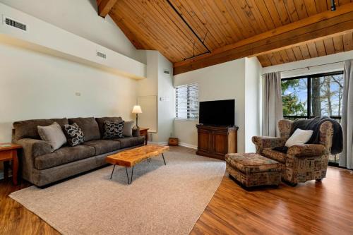 Wintergreen House | Mountain Inn Lodge 77 with Wintergreen Advantage
