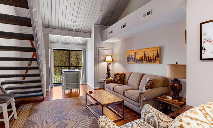 Wintergreen Condo | Mountain Inn Lodge 82 with Wintergreen Advantage