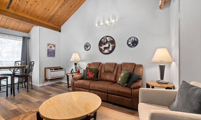 Wintergreen Condo | Mountain Inn Lodge 83 with Wintergreen Advantage