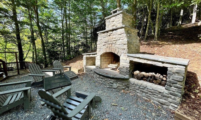 Lansing House | Mountain Lair - Jefferson, NC