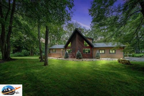 Lake Harmony House | Mountain & Lake Escape w/Hot Tub & Free Massages!