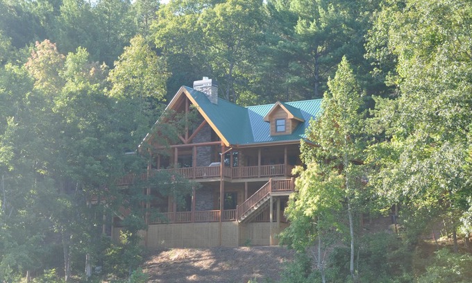 Blairsville House | Mountain Lakefront Log Cabin on Lake Nottely in Blairsville and near Blue Ridge