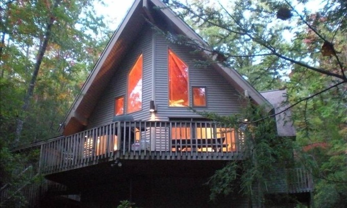 Sautee Nacoochee Ski Chalet | MOUNTAIN LAUREL CHALET: Private 10 Acre Retreat in Helen - GEORGIA WINE COUNTRY!