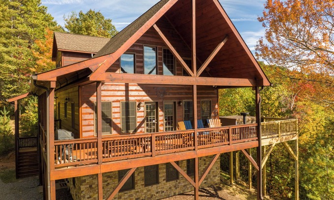 Unaka Cabin | Mountain Lodge Estate - Amazing Views - 57 Acres - Private Lake