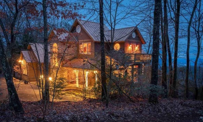 Cliff Ridge Colony House | Mountain Luxury with Amazing Location and Views! https://www.vrbo.com/2112798