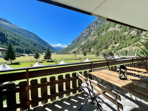 Taesch Apartment | Mountain magic apartment for 6 Near Zermatt with parking!