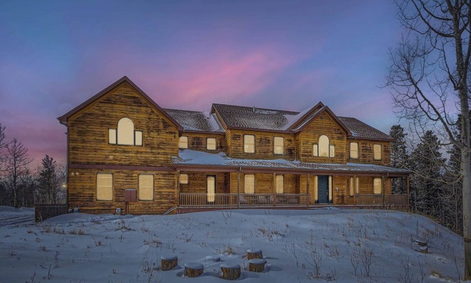 Black Hawk House | Mountain Majesty in Golden Gate Canyon