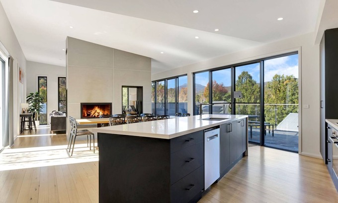 Bright House | Mountain Mist Retreat - 6 Bedrooms