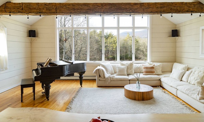 Saugerties Ski Chalet | Mountain Modern Barn