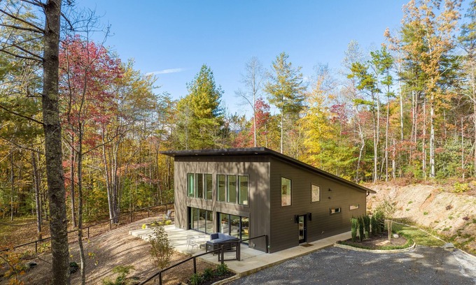Fairview House | Mountain Modern Hideaway perfectly located 20 minutes from Asheville
