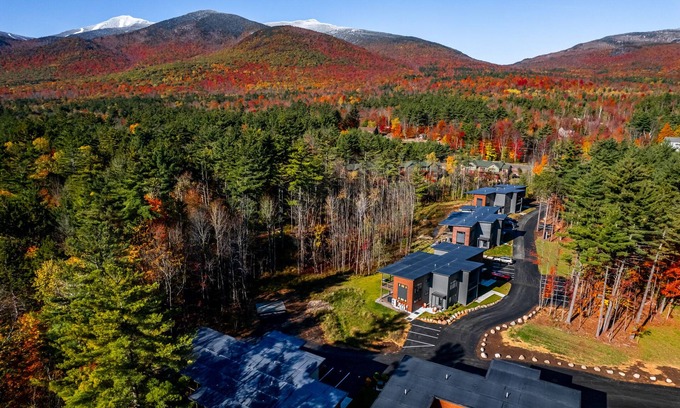 Wilmington House | Mountain Modern Home on Lake Everest! Only 3 miles to Whiteface!