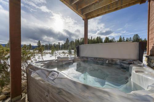 Pole Creek Meadows House | Mountain Peak Home