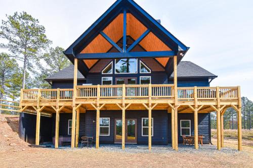Ellijay House | Mountain Peak Lodge: Where Games and Views Meet