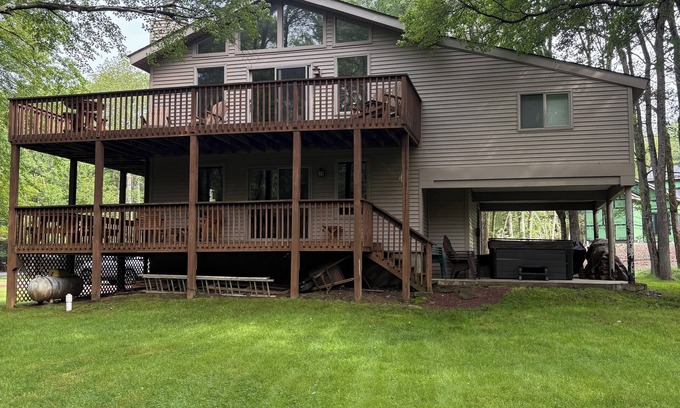 Lake Harmony Estates House | Mountain Retreat abuts Boulderfield: Sleeps 16, 5 Br, 2 Baths, 2 Decks, Hot Tub