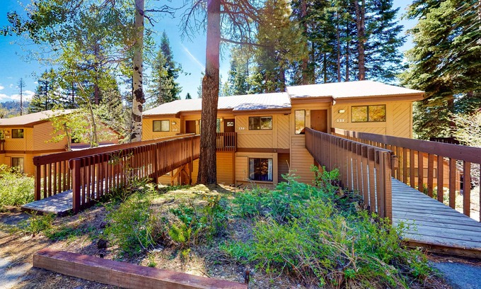 Lakeshore Condo | Mountain retreat near the lake & skiing with deck, shared pool & grill