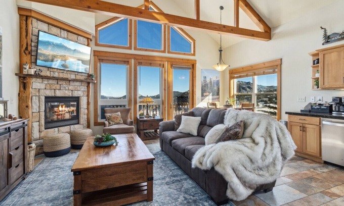 Estes Park House | Mountain Retreat: Private Hot Tub & Scenic Views