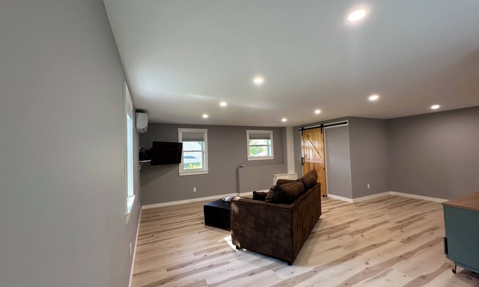 Littleton House | Mountain Retreat-Scenic View-Babbling BrooknWalk to: shop-brewery-covered bridge