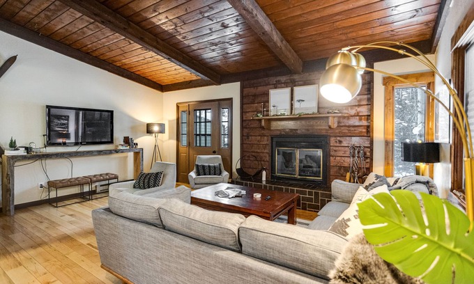 Intermountain Condo | Mountain Retreat Townhome on Bus Route with a Private Deck & Covered Parking